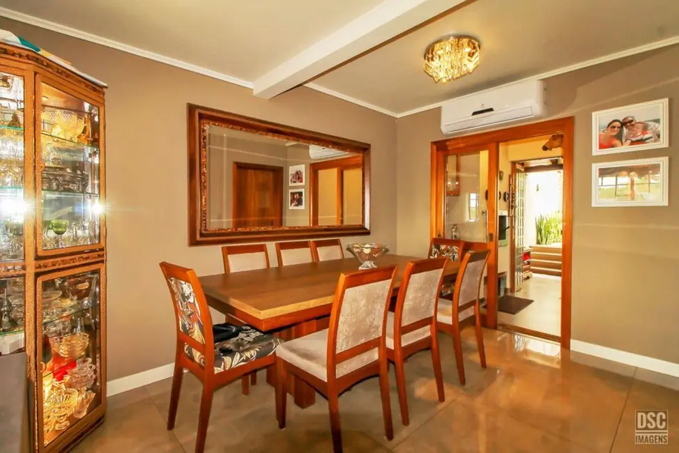 Casa com 3 quartos à venda, 207m2 em Espírito Santo, Porto Alegre - RS - imagem 4 Foto 4 de Casa com 3 quartos à venda, 207m2 em Espírito Santo, Porto Alegre - RS
