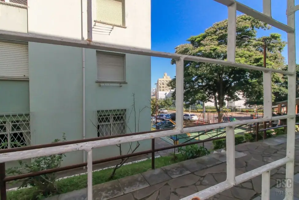 Foto 2 de Apartamento com 2 quartos à venda, 47m2 em Cristal, Porto Alegre - RS