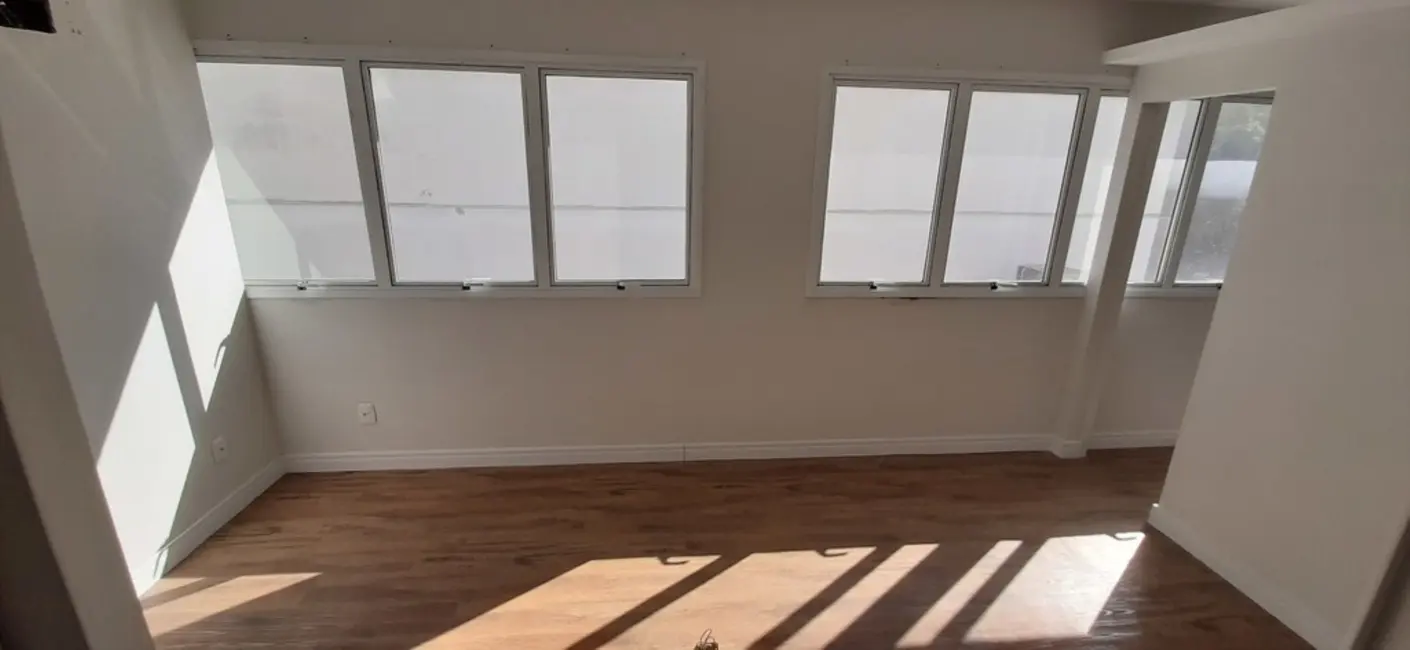 Sala Comercial à venda, 34m2 em Menino Deus, Porto Alegre - RS - imagem 3 Foto 3 de Sala Comercial à venda, 34m2 em Menino Deus, Porto Alegre - RS