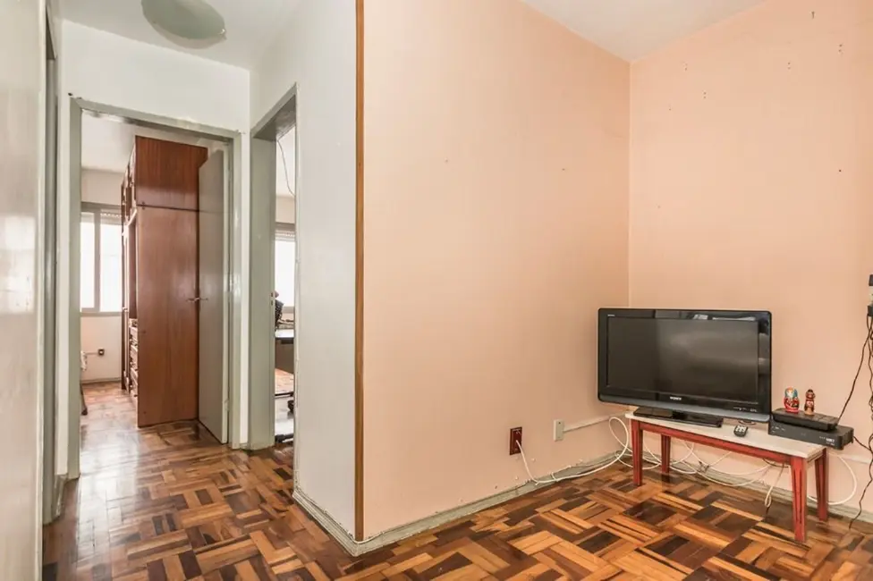 Apartamento com 2 quartos à venda, 55m2 em Passo da Areia, Porto Alegre - RS - imagem 6 Foto 6 de Apartamento com 2 quartos à venda, 55m2 em Passo da Areia, Porto Alegre - RS