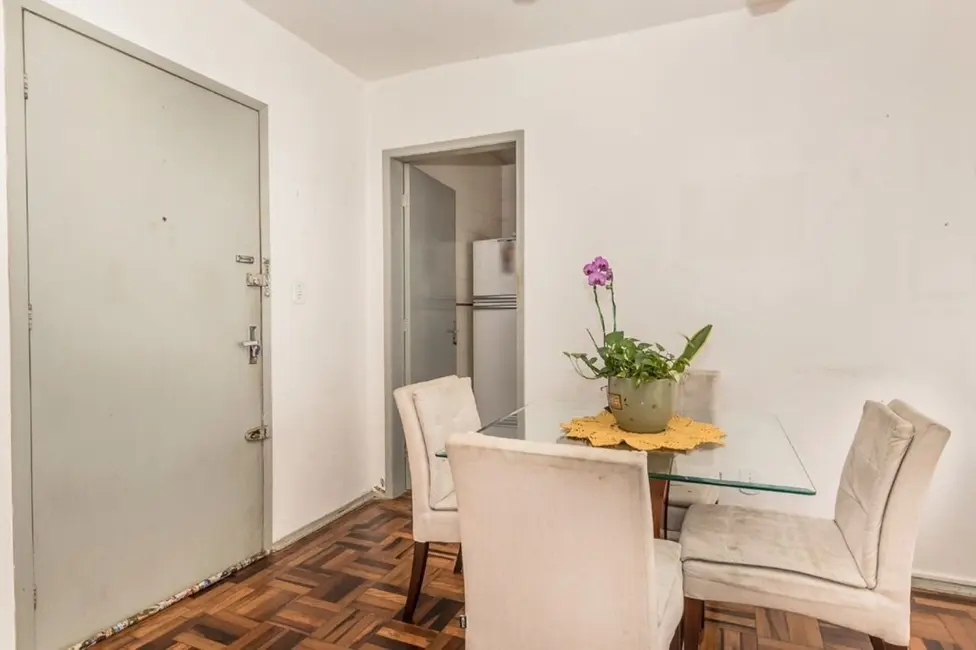 Apartamento com 2 quartos à venda, 55m2 em Passo da Areia, Porto Alegre - RS - imagem 4 Foto 4 de Apartamento com 2 quartos à venda, 55m2 em Passo da Areia, Porto Alegre - RS