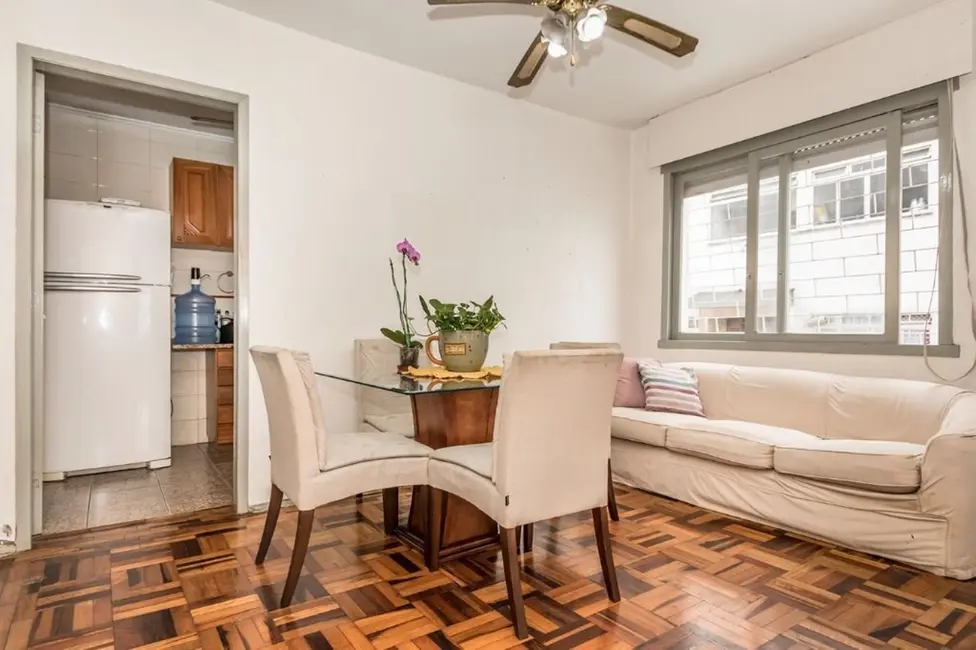 Foto 1 de Apartamento com 2 quartos à venda, 55m2 em Passo da Areia, Porto Alegre - RS