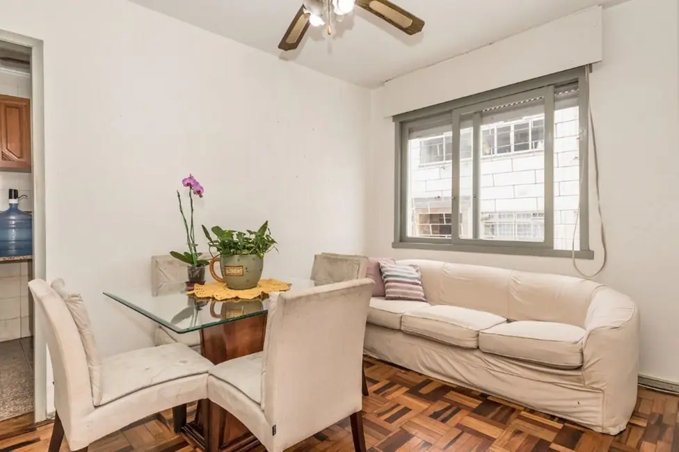 Apartamento com 2 quartos à venda, 55m2 em Passo da Areia, Porto Alegre - RS - imagem 5 Foto 5 de Apartamento com 2 quartos à venda, 55m2 em Passo da Areia, Porto Alegre - RS