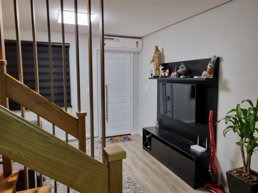 Foto 3 de Casa com 2 quartos à venda, 77m2 em Nossa Senhora da Saúde, Caxias Do Sul - RS