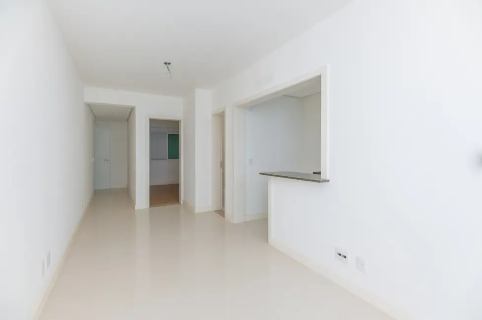 Apartamento com 1 quarto à venda, 55m2 em Passo da Areia, Porto Alegre - RS - imagem 5 Foto 5 de Apartamento com 1 quarto à venda, 55m2 em Passo da Areia, Porto Alegre - RS