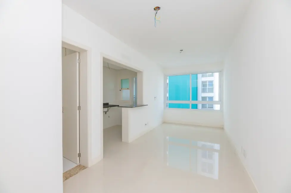 Foto 2 de Apartamento com 1 quarto à venda, 55m2 em Passo da Areia, Porto Alegre - RS