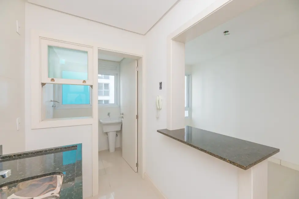 Apartamento com 1 quarto à venda, 55m2 em Passo da Areia, Porto Alegre - RS - imagem 9 Foto 9 de Apartamento com 1 quarto à venda, 55m2 em Passo da Areia, Porto Alegre - RS