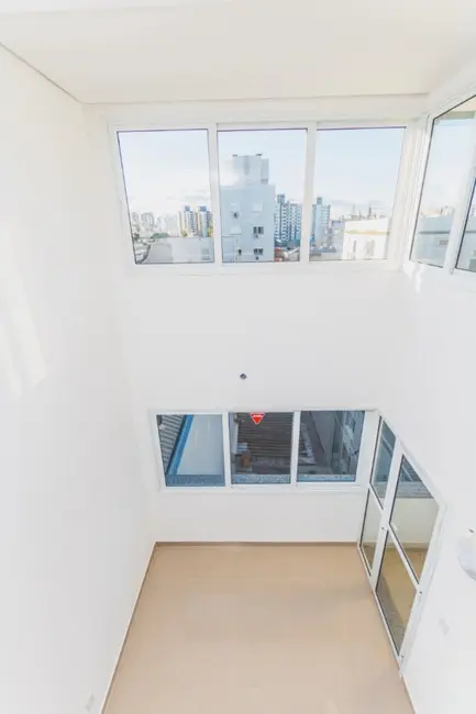 Loft / Flat com 2 quartos à venda, 60m2 em Menino Deus, Porto Alegre - RS - imagem 7 Foto 7 de Loft / Flat com 2 quartos à venda, 60m2 em Menino Deus, Porto Alegre - RS