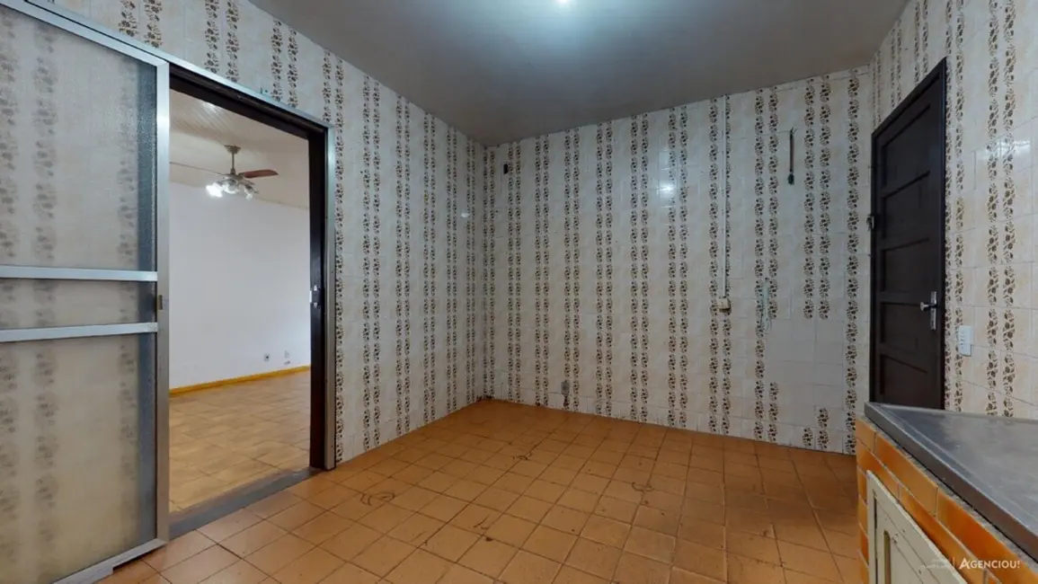 Foto 9 de Casa com 4 quartos à venda, 160m2 em Guarujá, Porto Alegre - RS