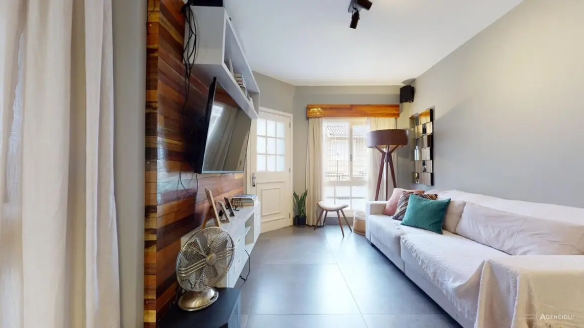 Casa com 3 quartos à venda, 134m2 em Nonoai, Porto Alegre - RS - imagem 3 Foto 3 de Casa com 3 quartos à venda, 134m2 em Nonoai, Porto Alegre - RS