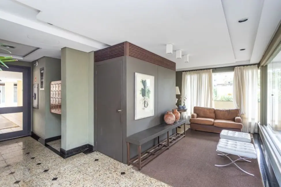 Apartamento com 3 quartos à venda, 145m2 em Rio Branco, Porto Alegre - RS - imagem 4 Foto 4 de Apartamento com 3 quartos à venda, 145m2 em Rio Branco, Porto Alegre - RS