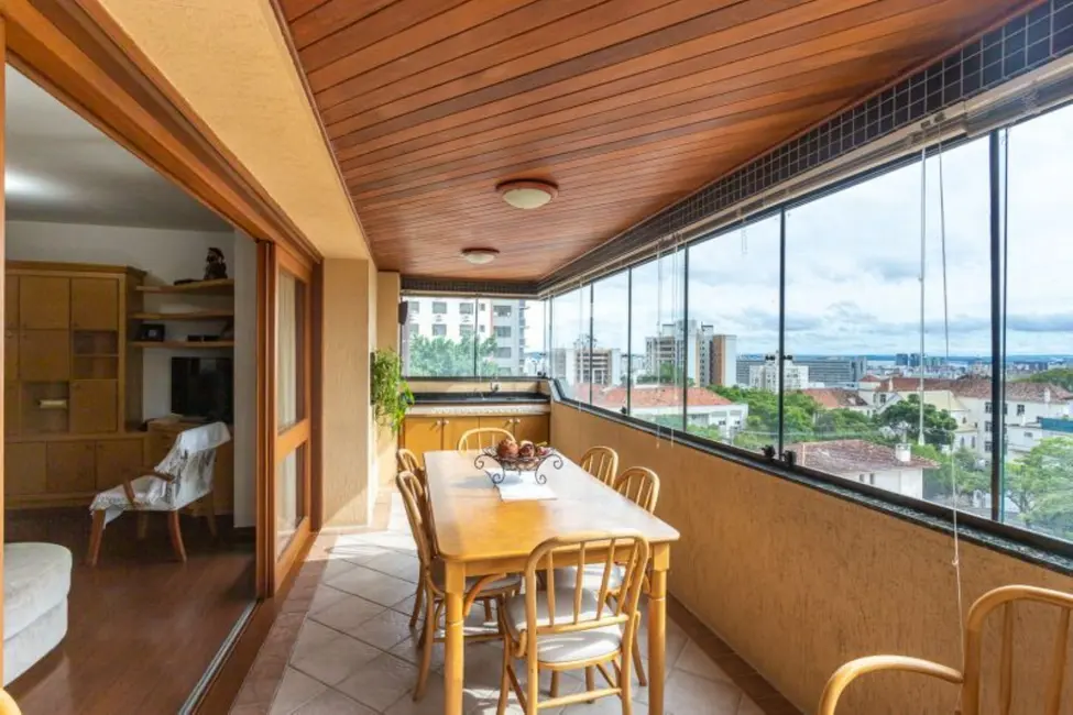 Apartamento com 3 quartos à venda, 145m2 em Rio Branco, Porto Alegre - RS - imagem 7 Foto 7 de Apartamento com 3 quartos à venda, 145m2 em Rio Branco, Porto Alegre - RS