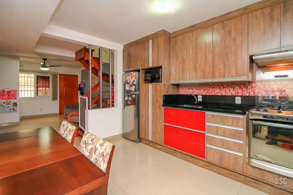 Foto 1 de Casa com 3 quartos à venda, 120m2 em Guarujá, Porto Alegre - RS