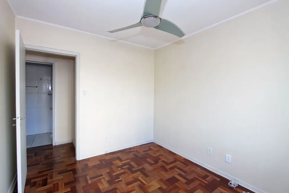 Foto 6 de Apartamento com 2 quartos à venda, 68m2 em Passo da Areia, Porto Alegre - RS