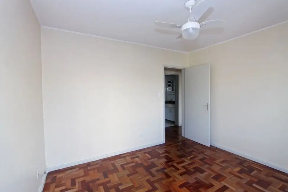 Foto 7 de Apartamento com 2 quartos à venda, 68m2 em Passo da Areia, Porto Alegre - RS