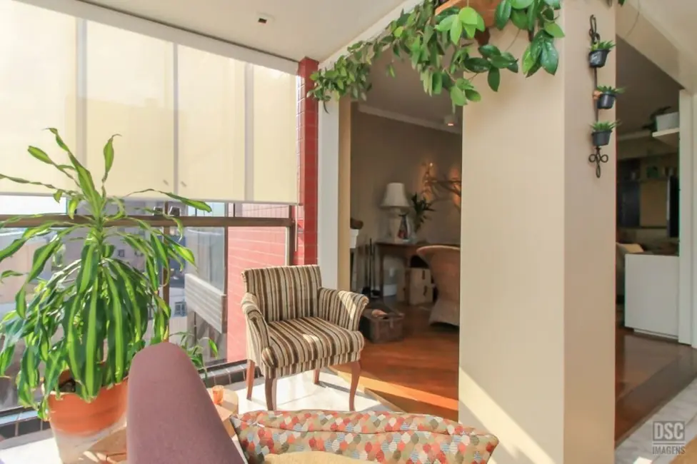 Apartamento com 2 quartos à venda, 101m2 em Higienópolis, Porto Alegre - RS - imagem 7 Foto 7 de Apartamento com 2 quartos à venda, 101m2 em Higienópolis, Porto Alegre - RS