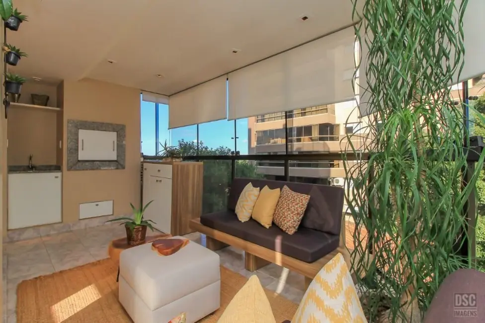 Apartamento com 2 quartos à venda, 101m2 em Higienópolis, Porto Alegre - RS - imagem 5 Foto 5 de Apartamento com 2 quartos à venda, 101m2 em Higienópolis, Porto Alegre - RS