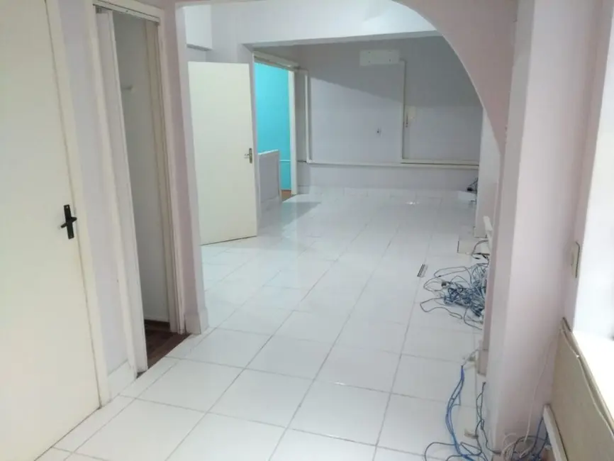 Sala Comercial à venda, 61m2 em Centro Histórico, Porto Alegre - RS - imagem 4 Foto 4 de Sala Comercial à venda, 61m2 em Centro Histórico, Porto Alegre - RS