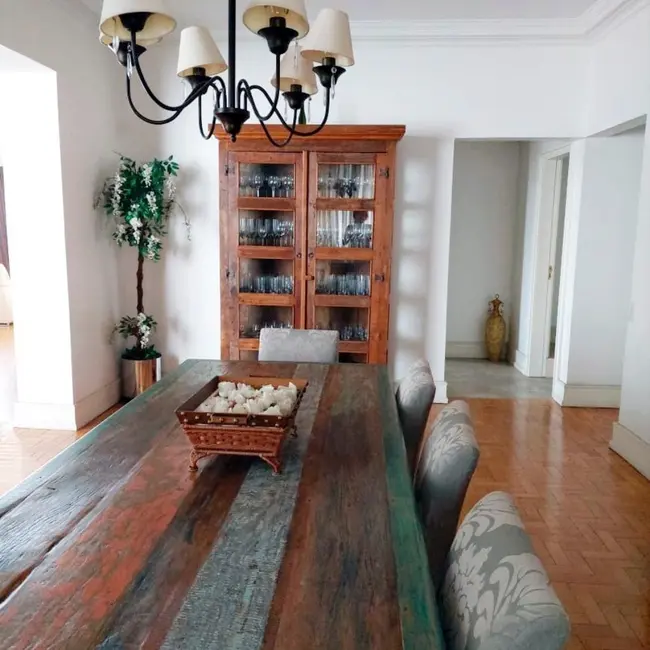 Apartamento com 3 quartos à venda, 270m2 em Moinhos de Vento, Porto Alegre - RS - imagem 9 Foto 9 de Apartamento com 3 quartos à venda, 270m2 em Moinhos de Vento, Porto Alegre - RS