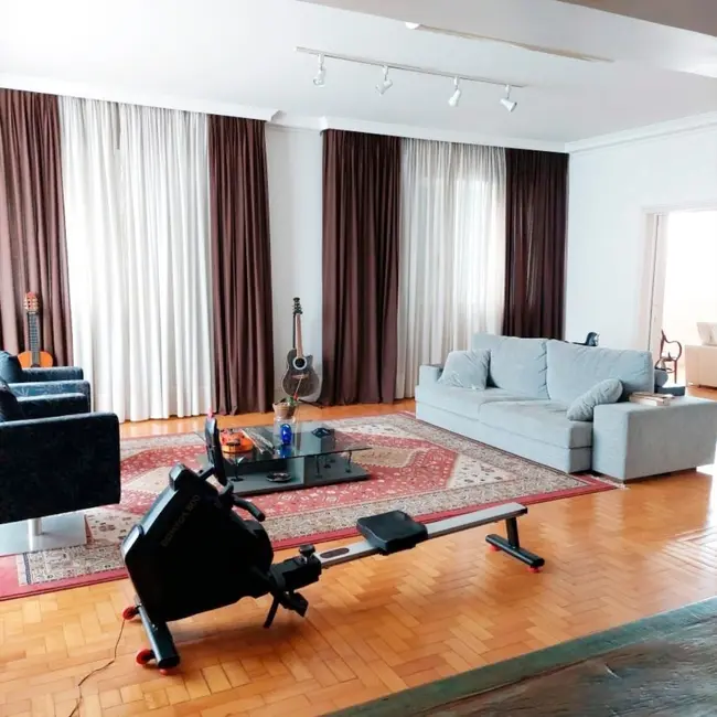 Apartamento com 3 quartos à venda, 270m2 em Moinhos de Vento, Porto Alegre - RS - imagem 4 Foto 4 de Apartamento com 3 quartos à venda, 270m2 em Moinhos de Vento, Porto Alegre - RS