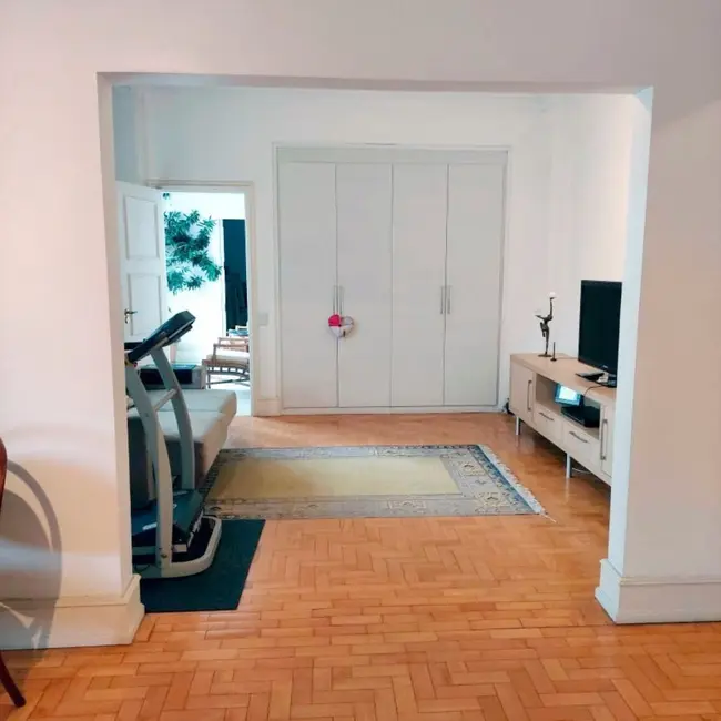 Apartamento com 3 quartos à venda, 270m2 em Moinhos de Vento, Porto Alegre - RS - imagem 8 Foto 8 de Apartamento com 3 quartos à venda, 270m2 em Moinhos de Vento, Porto Alegre - RS