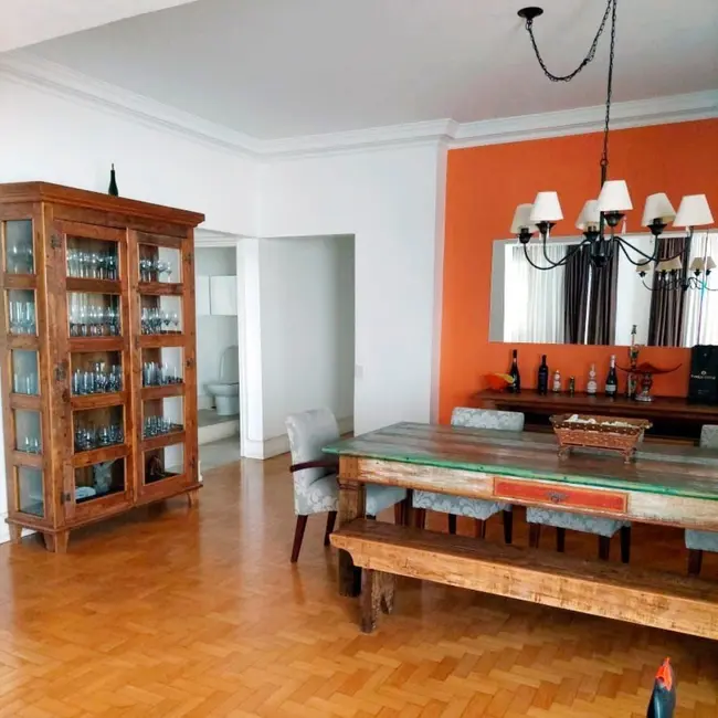 Apartamento com 3 quartos à venda, 270m2 em Moinhos de Vento, Porto Alegre - RS - imagem 3 Foto 3 de Apartamento com 3 quartos à venda, 270m2 em Moinhos de Vento, Porto Alegre - RS