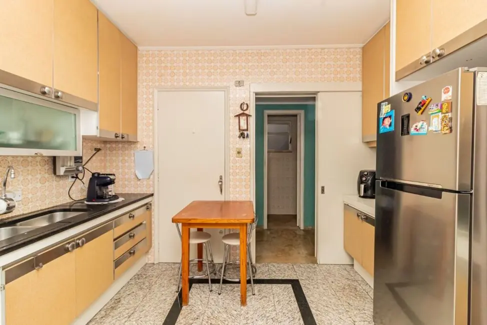 Apartamento com 3 quartos à venda, 100m2 em Menino Deus, Porto Alegre - RS - imagem 5 Foto 5 de Apartamento com 3 quartos à venda, 100m2 em Menino Deus, Porto Alegre - RS