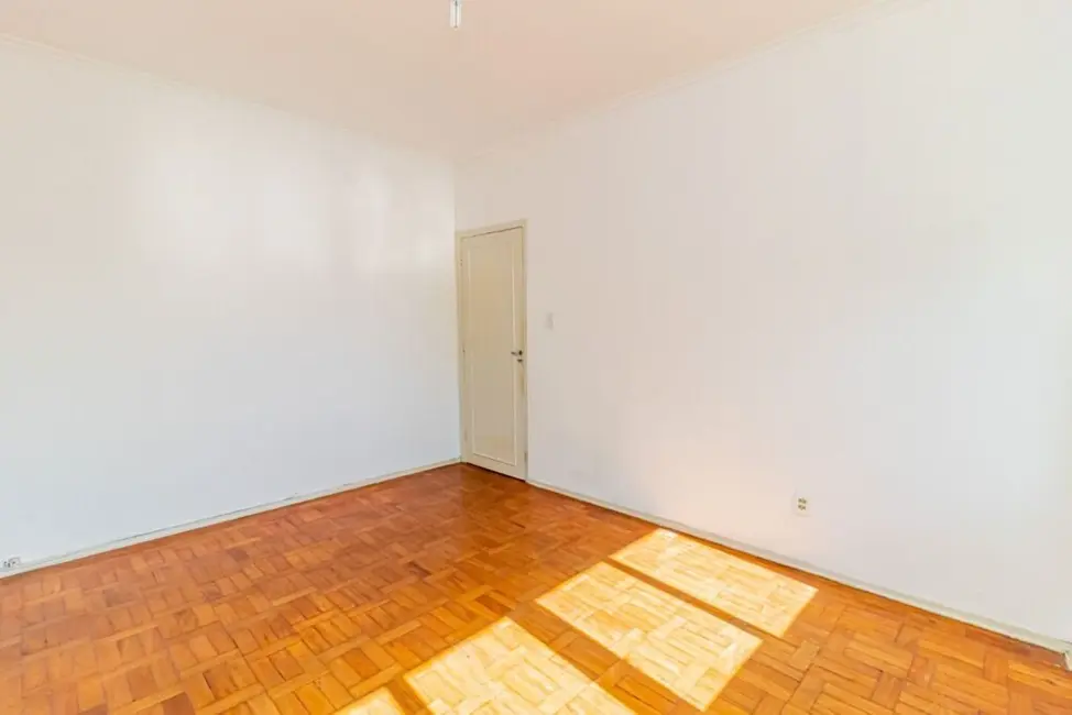 Apartamento com 3 quartos à venda, 97m2 em Centro Histórico, Porto Alegre - RS - imagem 6 Foto 6 de Apartamento com 3 quartos à venda, 97m2 em Centro Histórico, Porto Alegre - RS