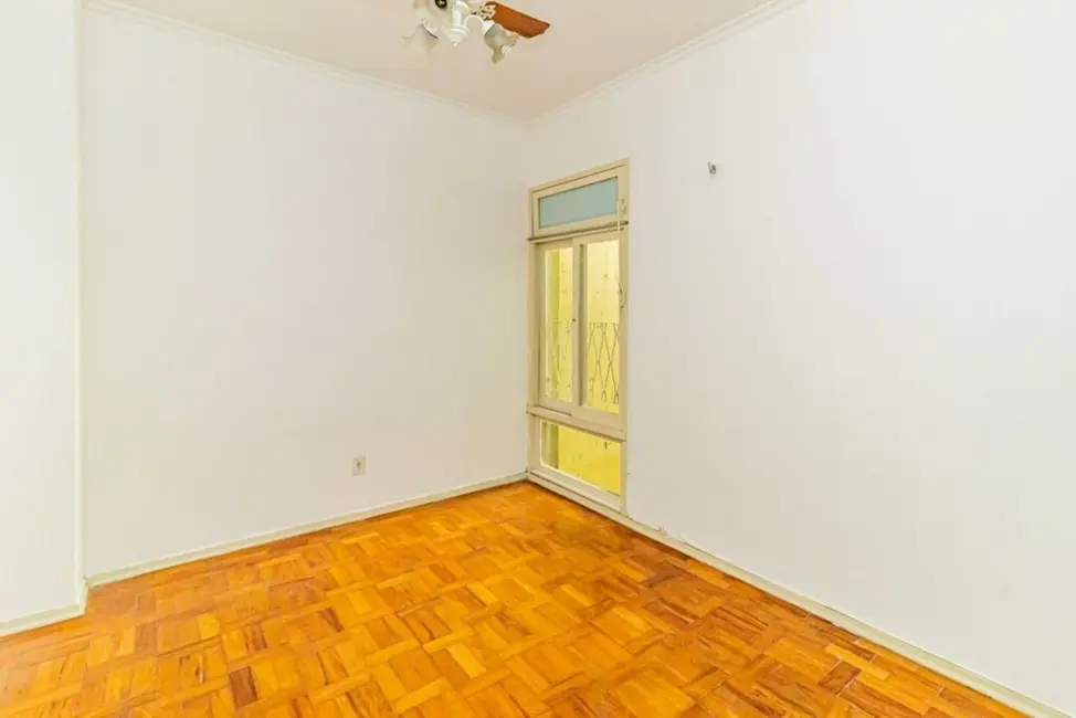 Apartamento com 3 quartos à venda, 97m2 em Centro Histórico, Porto Alegre - RS - imagem 9 Foto 9 de Apartamento com 3 quartos à venda, 97m2 em Centro Histórico, Porto Alegre - RS