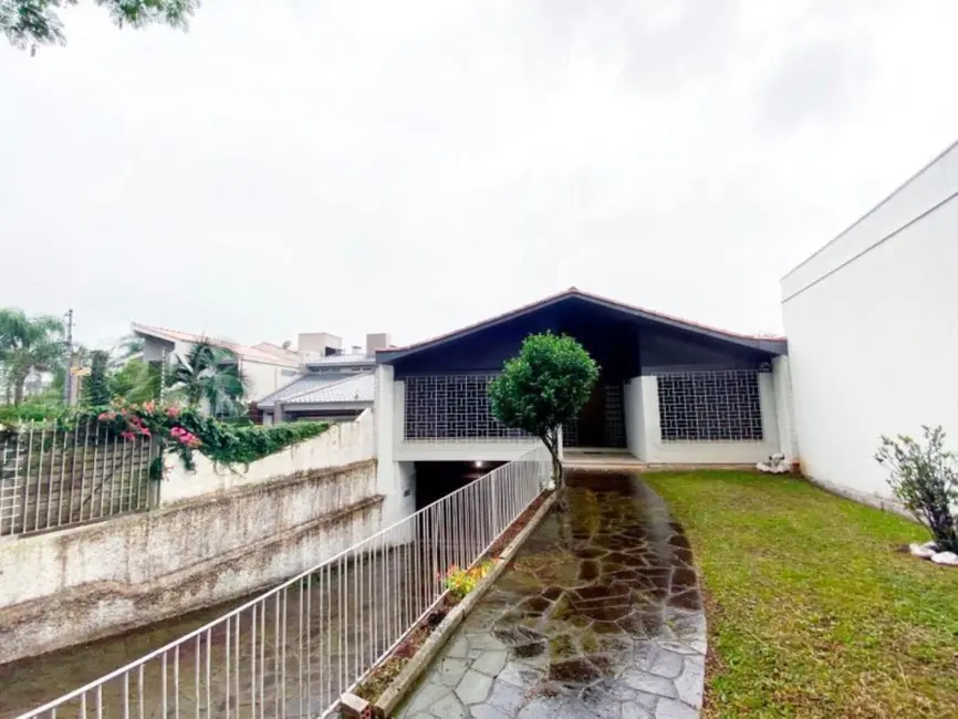 Casa com 3 quartos à venda, 340m2 em Três Figueiras, Porto Alegre - RS - imagem 6 Foto 6 de Casa com 3 quartos à venda, 340m2 em Três Figueiras, Porto Alegre - RS