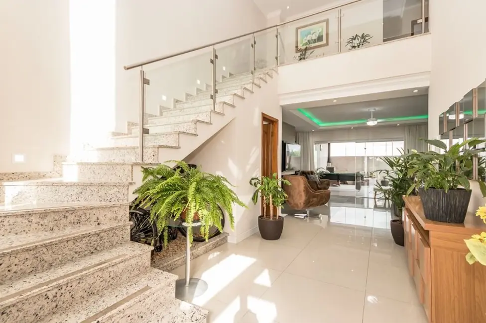 Foto 2 de Casa com 3 quartos à venda, 245m2 em Mário Quintana, Porto Alegre - RS