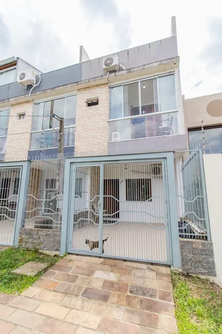 Casa com 2 quartos à venda, 120m2 em Porto Alegre - RS - imagem 2 Foto 2 de Casa com 2 quartos à venda, 120m2 em Porto Alegre - RS