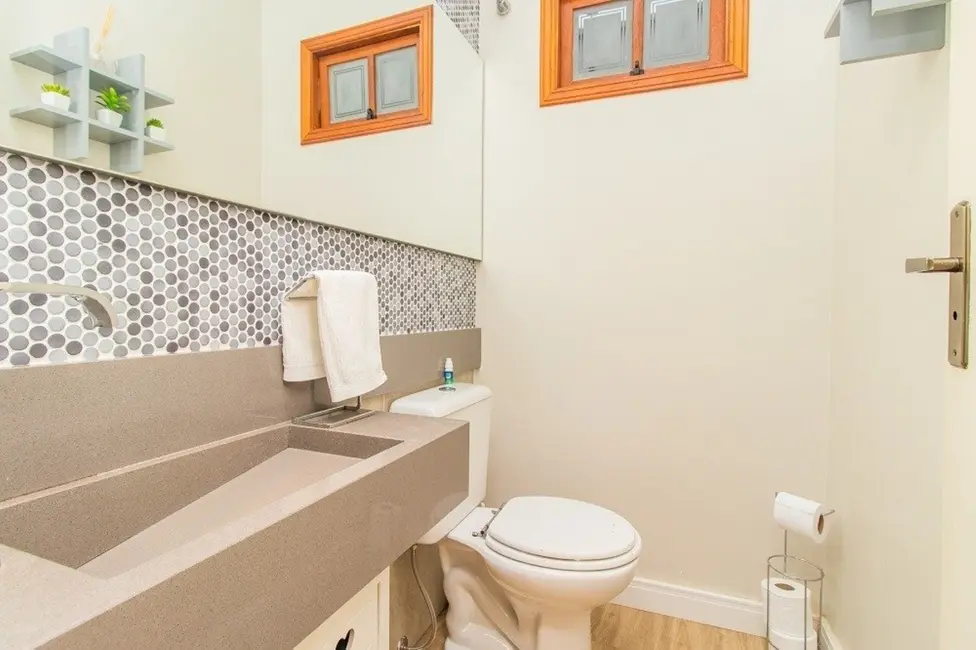 Casa com 2 quartos à venda, 120m2 em Porto Alegre - RS - imagem 6 Foto 6 de Casa com 2 quartos à venda, 120m2 em Porto Alegre - RS