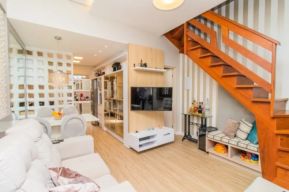 Casa com 2 quartos à venda, 120m2 em Porto Alegre - RS - imagem 1 Foto 1 de Casa com 2 quartos à venda, 120m2 em Porto Alegre - RS