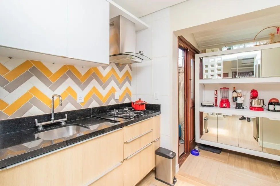 Casa com 2 quartos à venda, 120m2 em Porto Alegre - RS - imagem 9 Foto 9 de Casa com 2 quartos à venda, 120m2 em Porto Alegre - RS