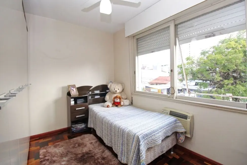 Apartamento com 2 quartos à venda, 64m2 em Passo da Areia, Porto Alegre - RS - imagem 4 Foto 4 de Apartamento com 2 quartos à venda, 64m2 em Passo da Areia, Porto Alegre - RS