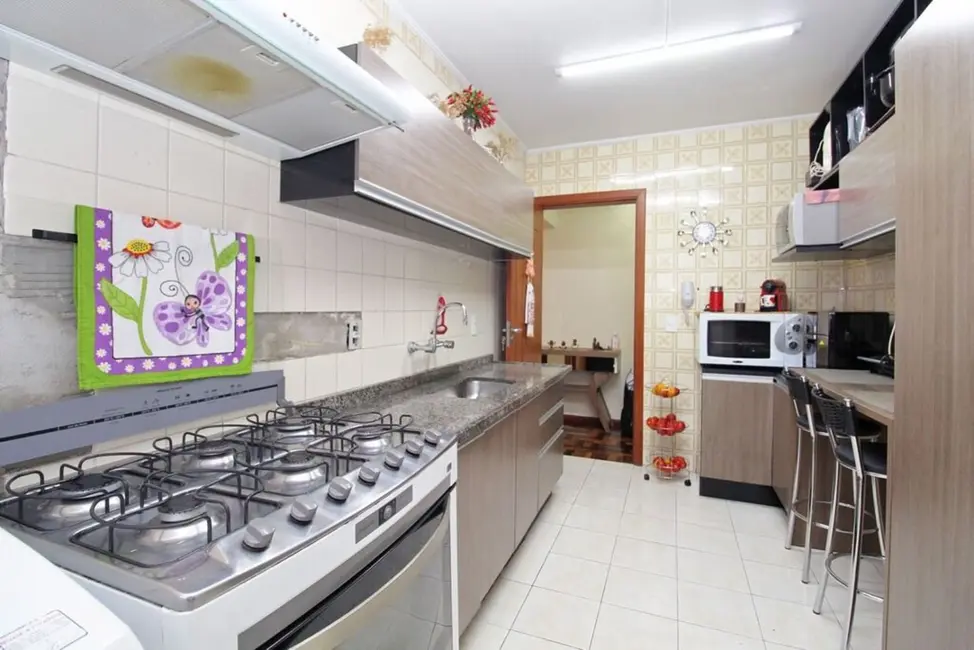 Apartamento com 2 quartos à venda, 64m2 em Passo da Areia, Porto Alegre - RS - imagem 8 Foto 8 de Apartamento com 2 quartos à venda, 64m2 em Passo da Areia, Porto Alegre - RS