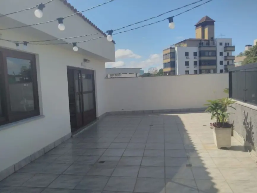 Apartamento com 3 quartos à venda, 228m2 em Passo da Areia, Porto Alegre - RS - imagem 1 Foto 1 de Apartamento com 3 quartos à venda, 228m2 em Passo da Areia, Porto Alegre - RS