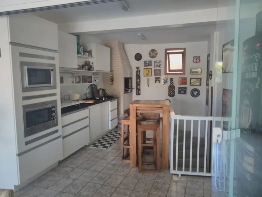 Apartamento com 3 quartos à venda, 228m2 em Passo da Areia, Porto Alegre - RS - imagem 6 Foto 6 de Apartamento com 3 quartos à venda, 228m2 em Passo da Areia, Porto Alegre - RS