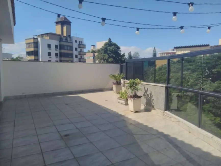 Apartamento com 3 quartos à venda, 228m2 em Passo da Areia, Porto Alegre - RS - imagem 5 Foto 5 de Apartamento com 3 quartos à venda, 228m2 em Passo da Areia, Porto Alegre - RS