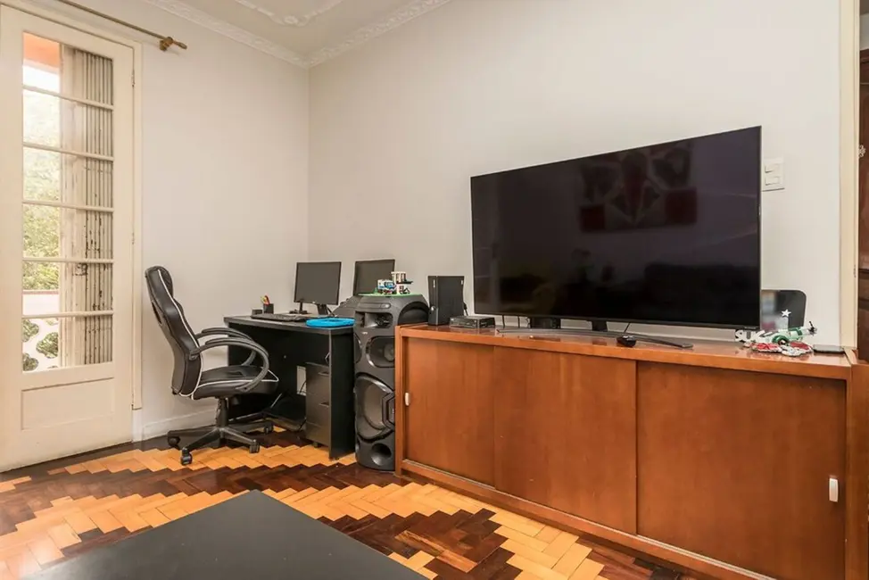 Foto 2 de Apartamento com 3 quartos à venda, 88m2 em Medianeira, Porto Alegre - RS