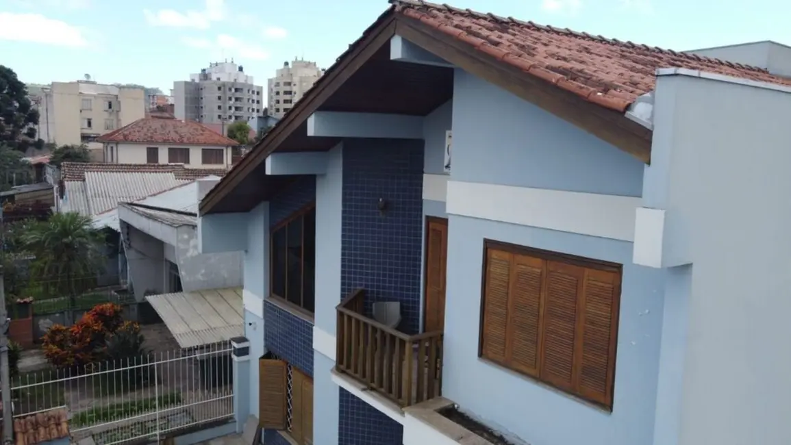 Casa com 4 quartos à venda, 351m2 em Glória, Porto Alegre - RS - imagem 9 Foto 9 de Casa com 4 quartos à venda, 351m2 em Glória, Porto Alegre - RS