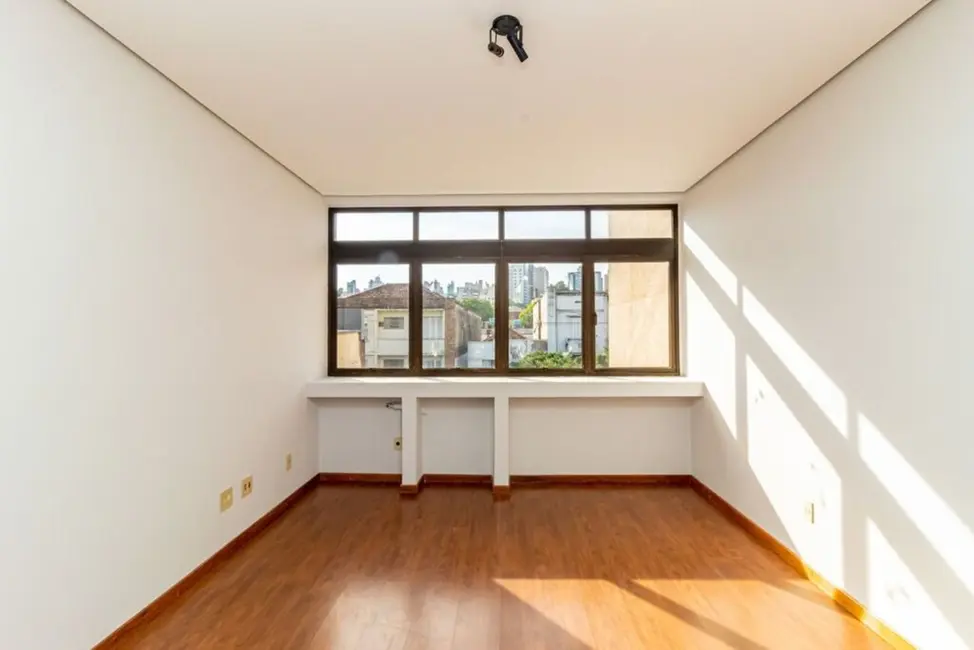 Foto 3 de Sala Comercial à venda, 40m2 em Rio Branco, Porto Alegre - RS