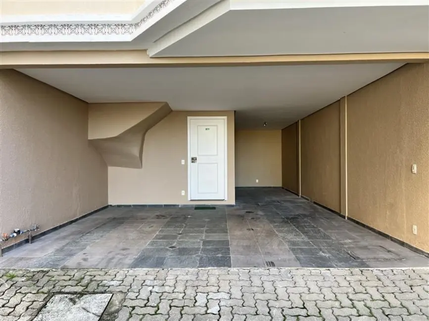 Casa com 4 quartos à venda, 220m2 em Pedra Redonda, Porto Alegre - RS - imagem 4 Foto 4 de Casa com 4 quartos à venda, 220m2 em Pedra Redonda, Porto Alegre - RS