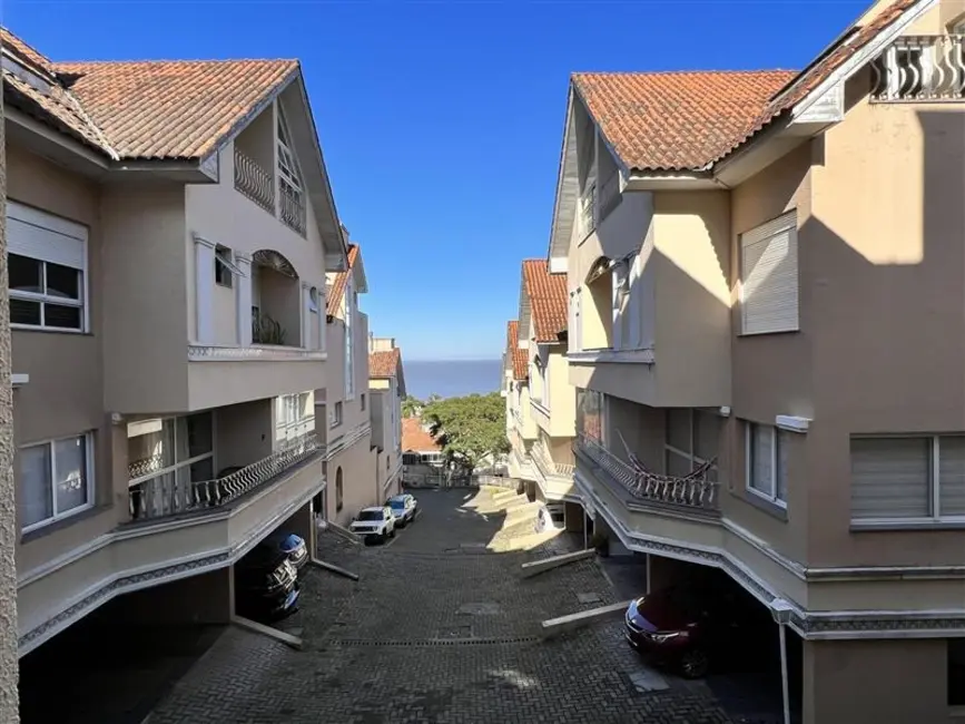 Casa com 4 quartos à venda, 220m2 em Pedra Redonda, Porto Alegre - RS - imagem 6 Foto 6 de Casa com 4 quartos à venda, 220m2 em Pedra Redonda, Porto Alegre - RS