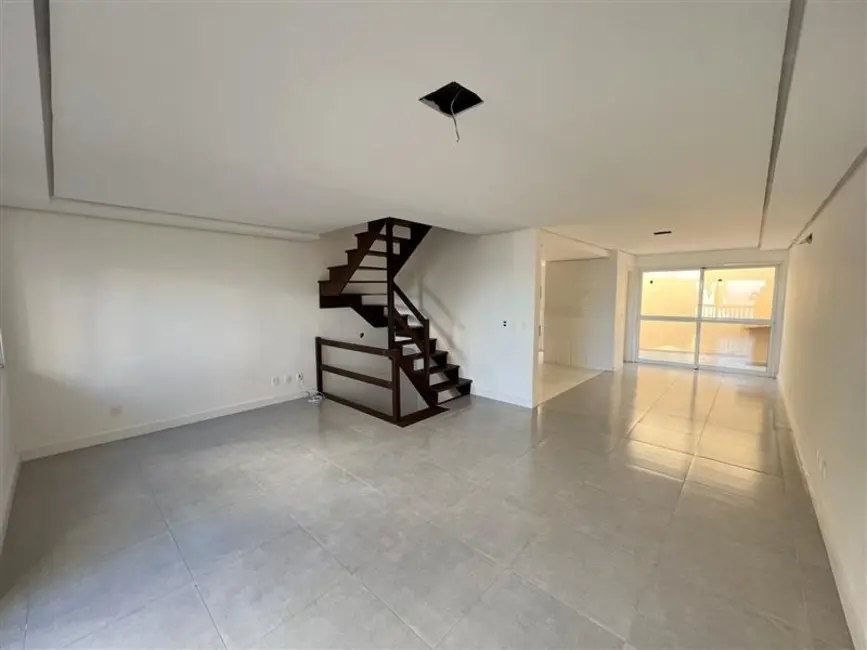 Casa com 4 quartos à venda, 220m2 em Pedra Redonda, Porto Alegre - RS - imagem 1 Foto 1 de Casa com 4 quartos à venda, 220m2 em Pedra Redonda, Porto Alegre - RS