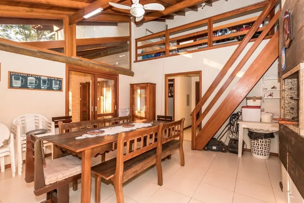 Casa com 3 quartos à venda, 244m2 em Partenon, Porto Alegre - RS - imagem 4 Foto 4 de Casa com 3 quartos à venda, 244m2 em Partenon, Porto Alegre - RS