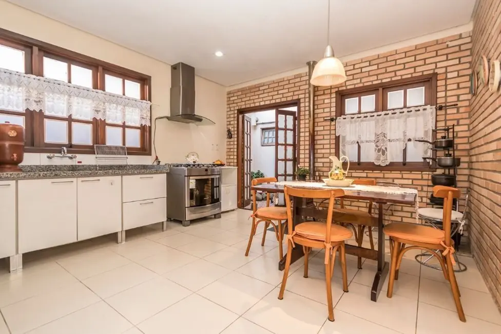 Casa com 3 quartos à venda, 244m2 em Partenon, Porto Alegre - RS - imagem 7 Foto 7 de Casa com 3 quartos à venda, 244m2 em Partenon, Porto Alegre - RS
