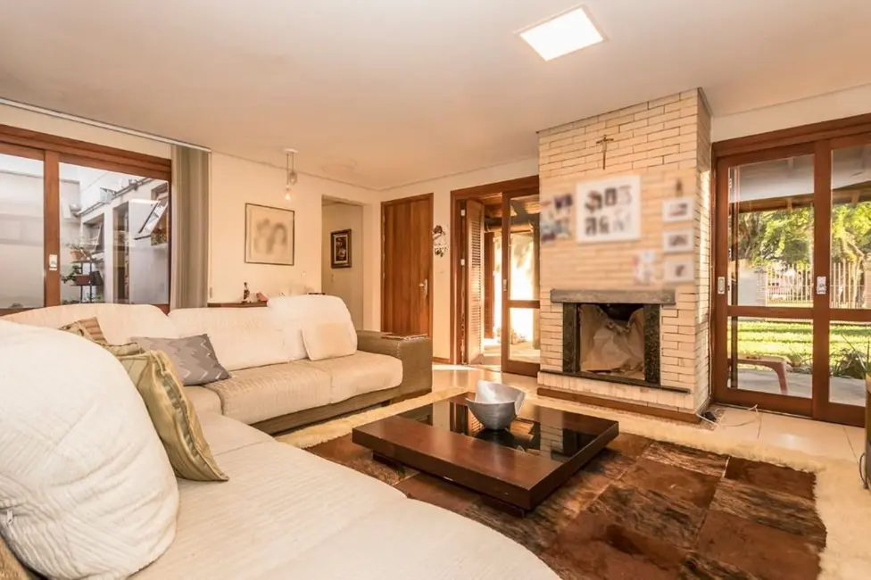 Casa com 3 quartos à venda, 244m2 em Partenon, Porto Alegre - RS - imagem 3 Foto 3 de Casa com 3 quartos à venda, 244m2 em Partenon, Porto Alegre - RS