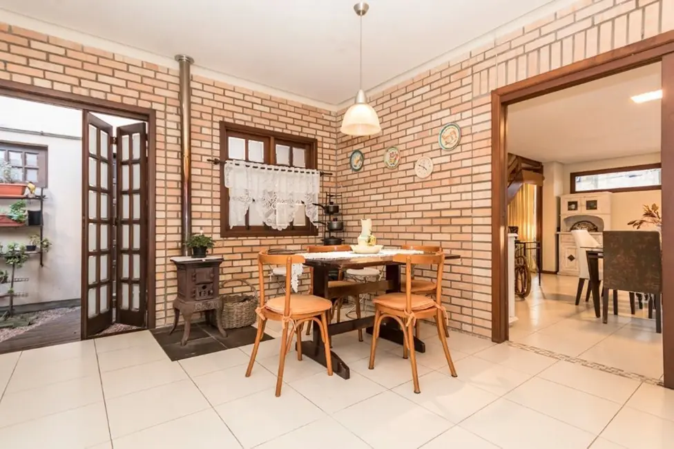 Casa com 3 quartos à venda, 244m2 em Partenon, Porto Alegre - RS - imagem 6 Foto 6 de Casa com 3 quartos à venda, 244m2 em Partenon, Porto Alegre - RS